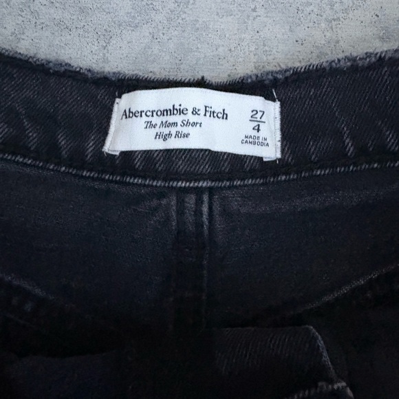 Abercrombie & Fitch The Mom Short High Rise Size 27/4 - Picture 2 of 3
